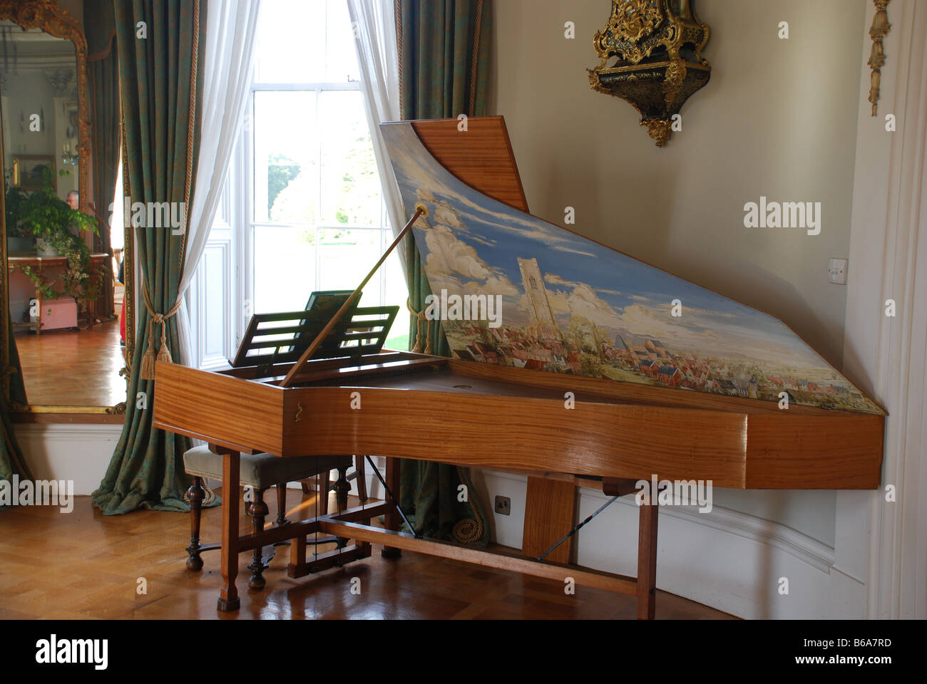 Le piano dans le salon de l'immobilier Ballywalter en Irlande du Nord. Banque D'Images