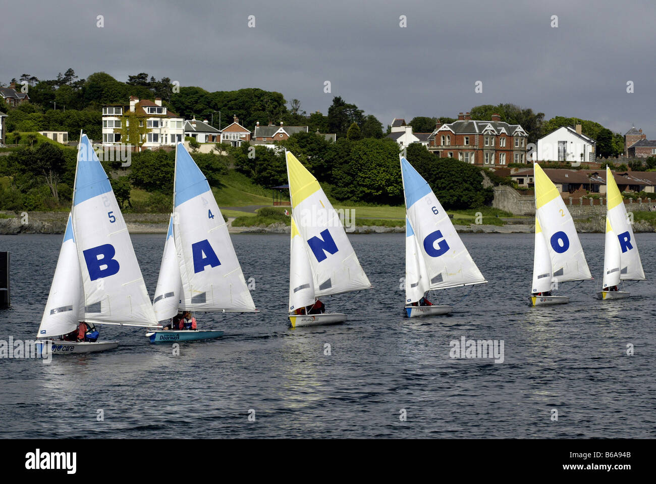 Les yachts mot BANGOR sur leurs voiles lors du lancement des Jeux Olympiques Spéciaux Banque D'Images