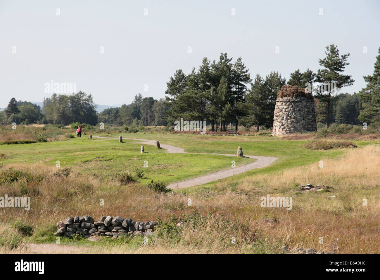 Cairn de pierres tombales et sur le site de la bataille de Culloden le 16 avril 1746 Site de la dernière bataille sur le sol britannique Banque D'Images