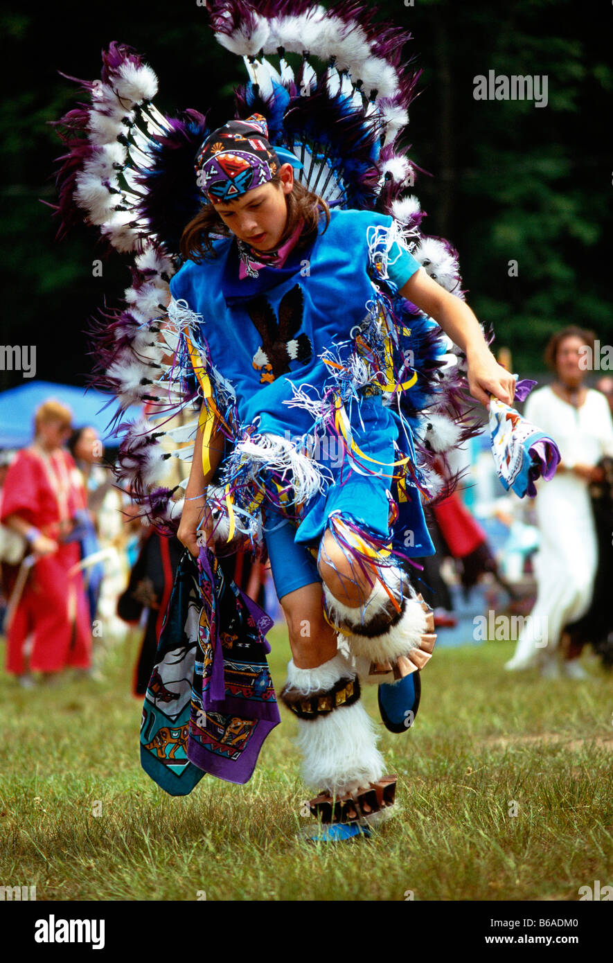 Danseuse de Native American Indian POW WOW, FORKSVILLE FAIRGROUNDS, Sullivan County, California, USA Banque D'Images