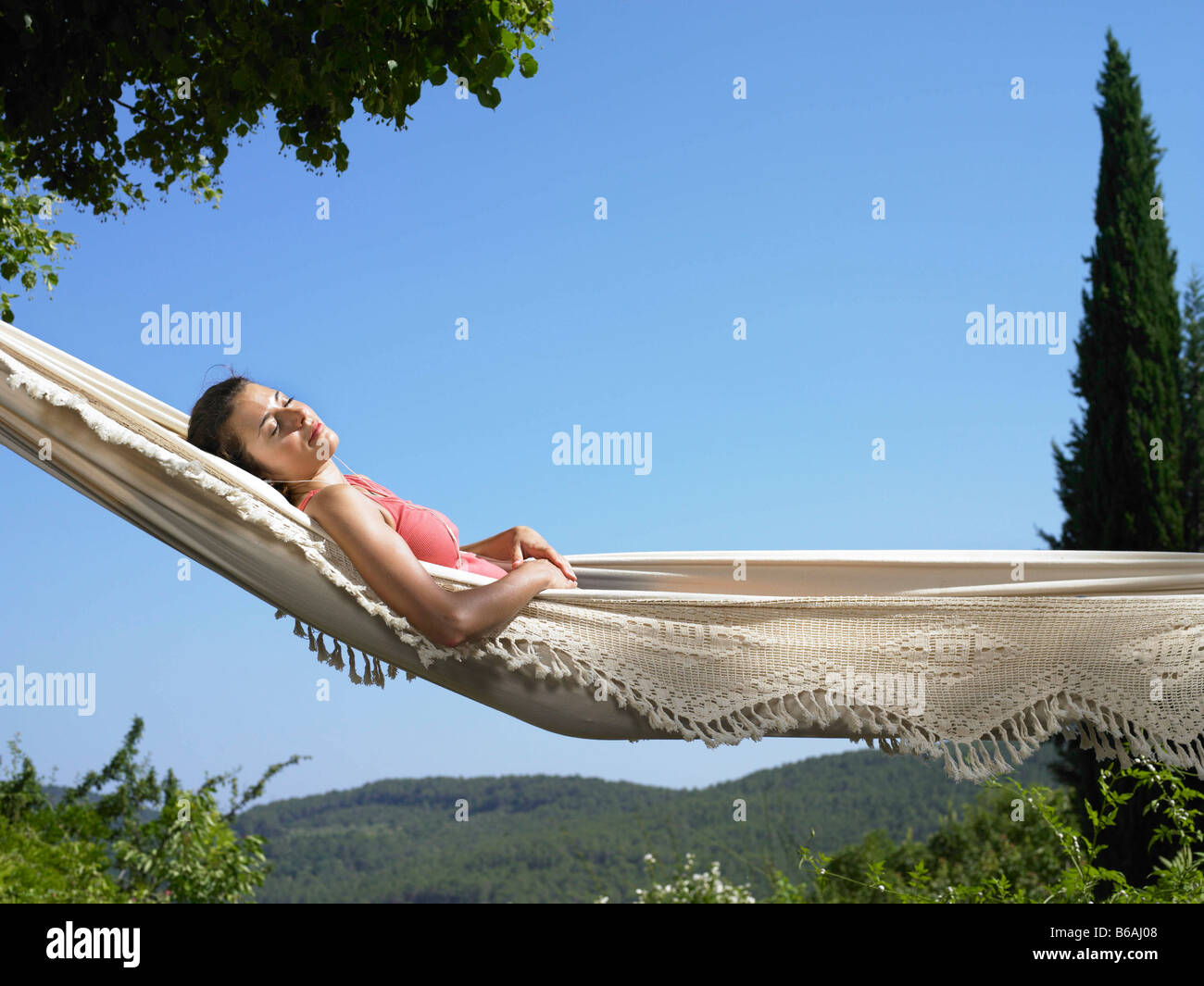 Girl resting in hammock Banque D'Images