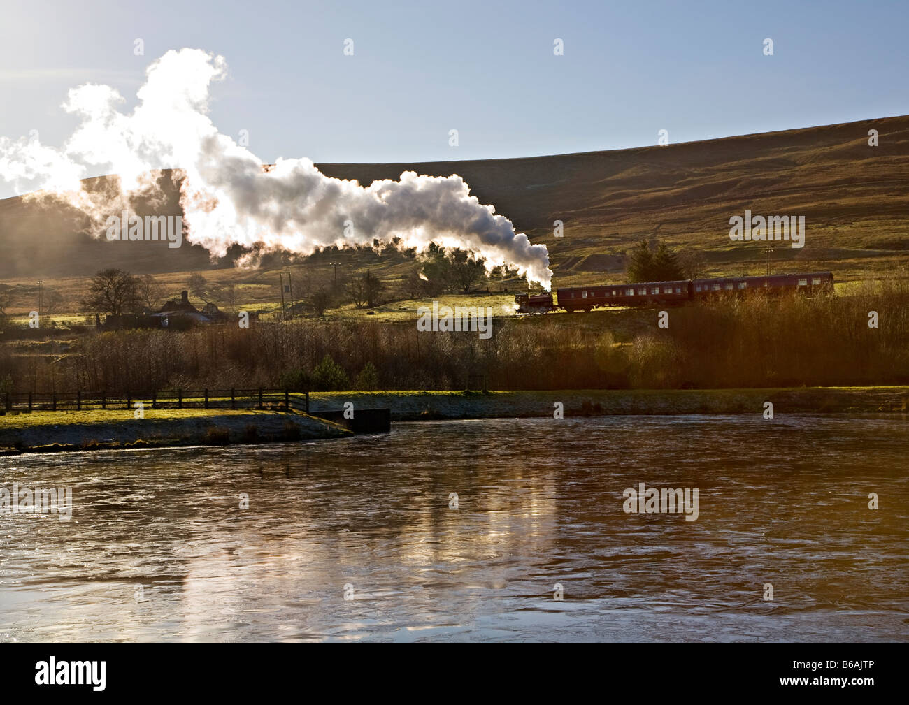 Les voitures de train poussant sur les Pontypool et Blaenavon railway à la société Garn Lacs Wales UK Banque D'Images