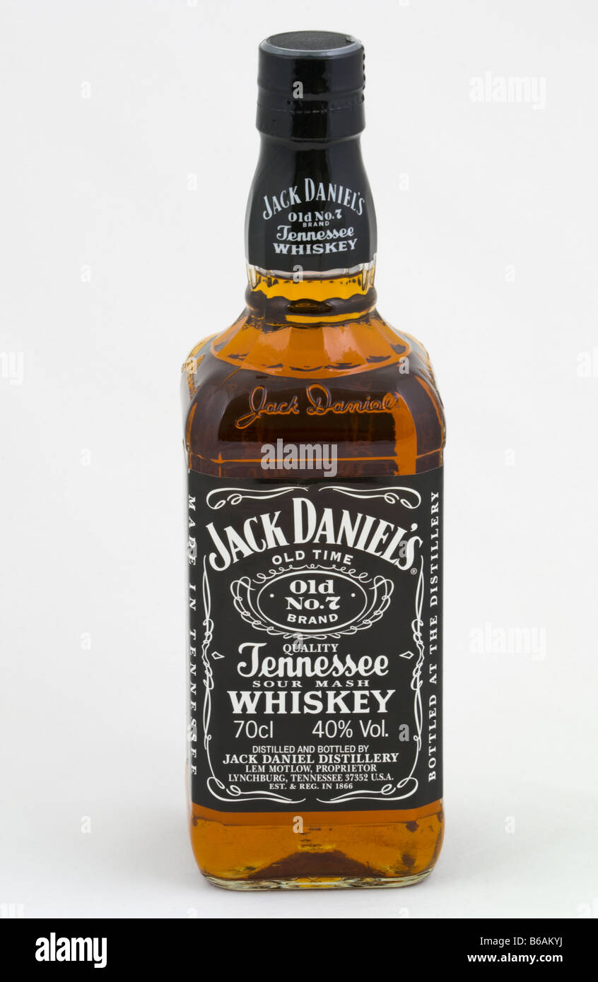 Bouteille de Jack Daniels Tennesse Sour Mash Whiskey distillé dans  Lynchburg Tennessee USA vendues au Royaume-Uni Photo Stock - Alamy