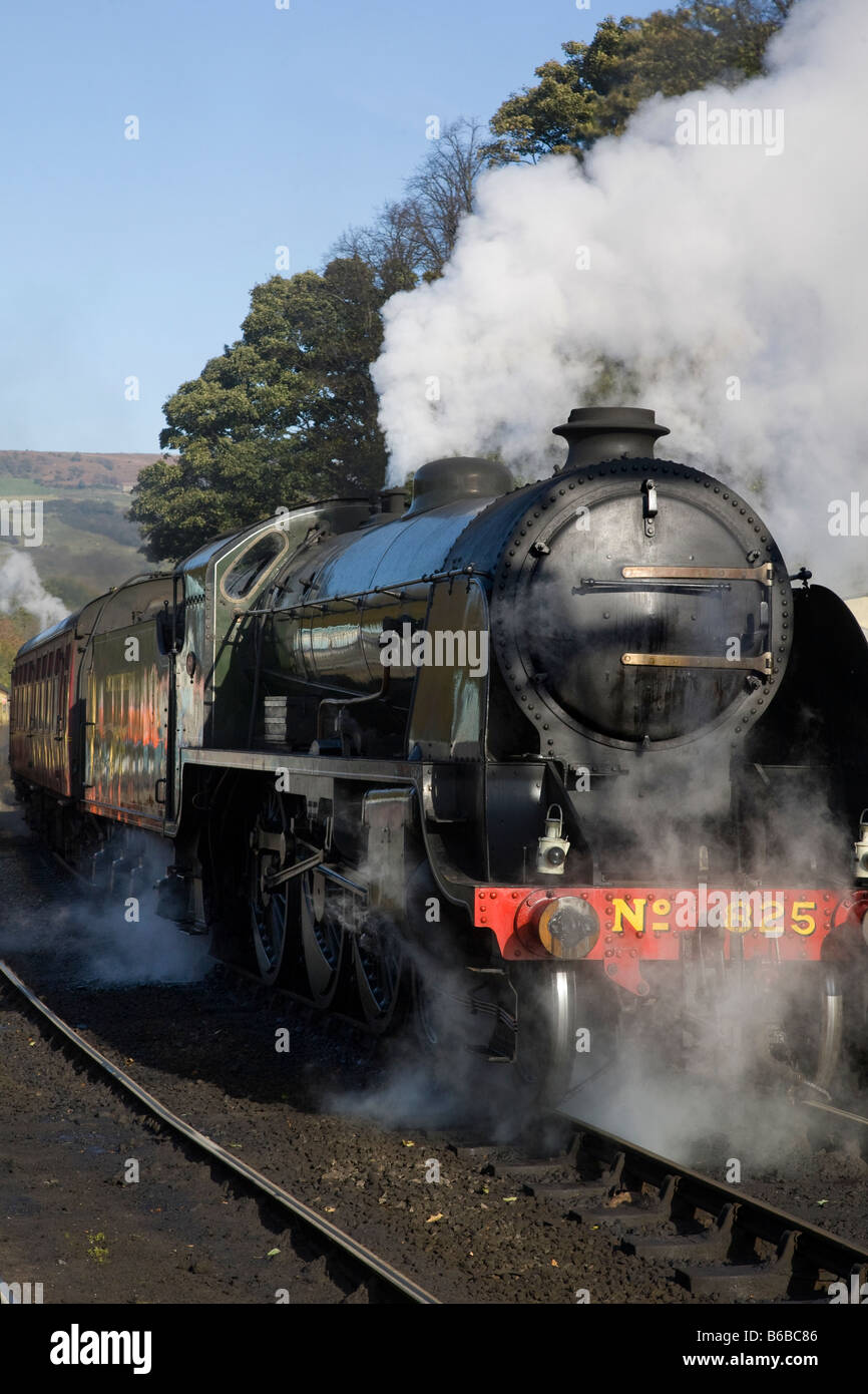 La plate-forme Grosmont - classe 1930 S15 Maunsell 4-6-0 la conception des locomotives de trains de marchandises Ex SR 825 BR (30825). North Yorkshire Moors Railway, UK Banque D'Images