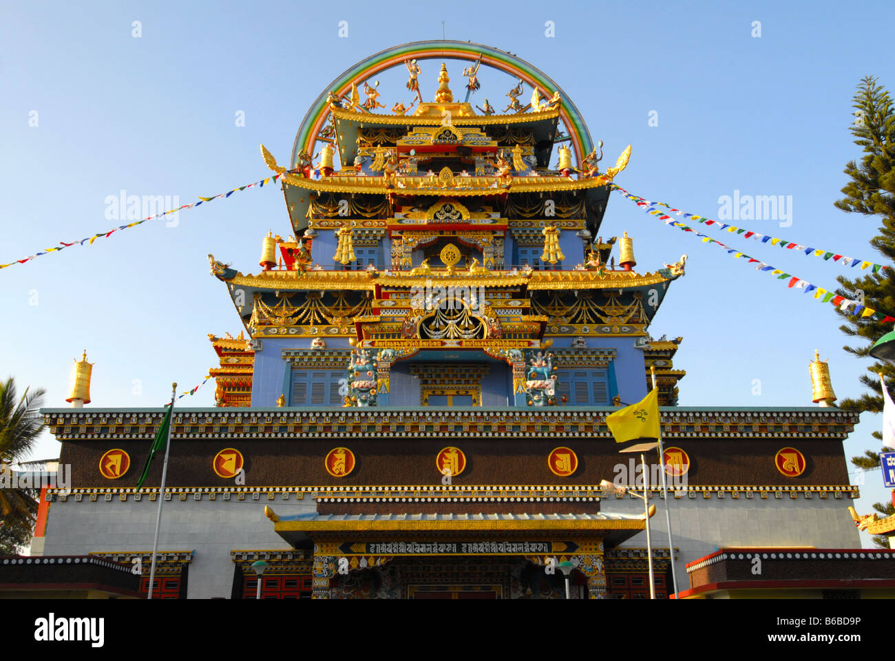 GOLDEN temple bouddhiste à BYLAKUPPE COORG KARNATAKA Banque D'Images