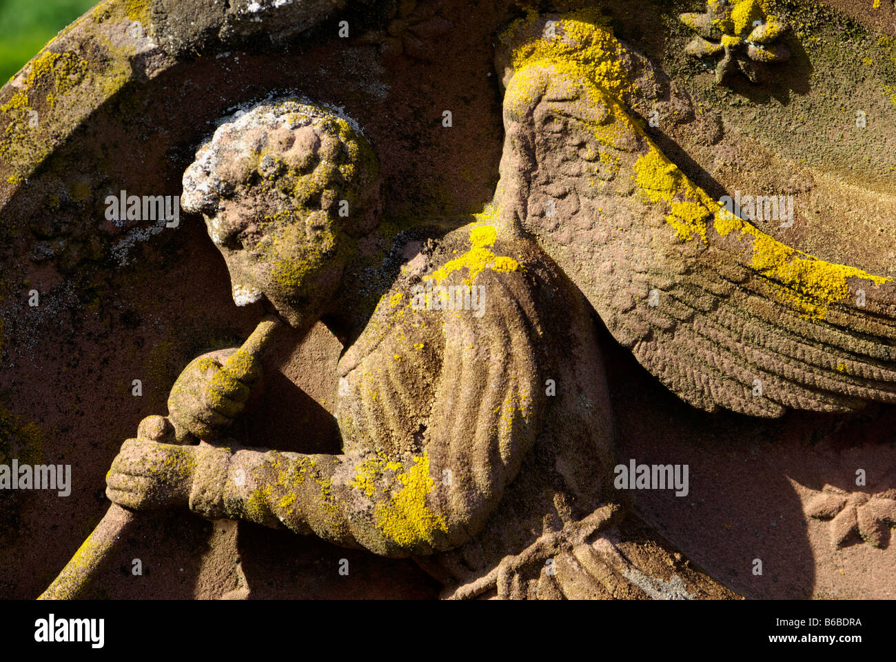 Statue sculpture ange soufflant de la trompette Banque D'Images