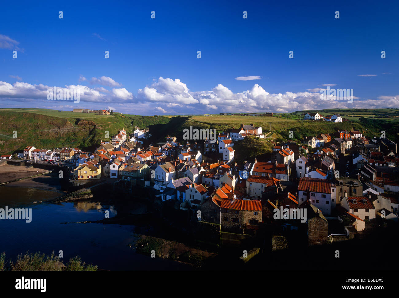 Soirée d'vista de Staithes port et village, North Yorkshire Banque D'Images