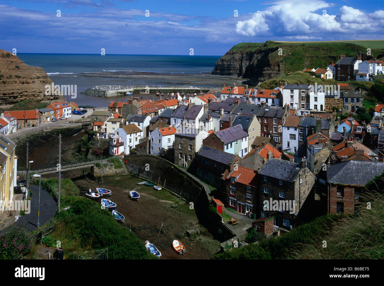 Soirée d'vista de Staithes port et village, North Yorkshire Banque D'Images