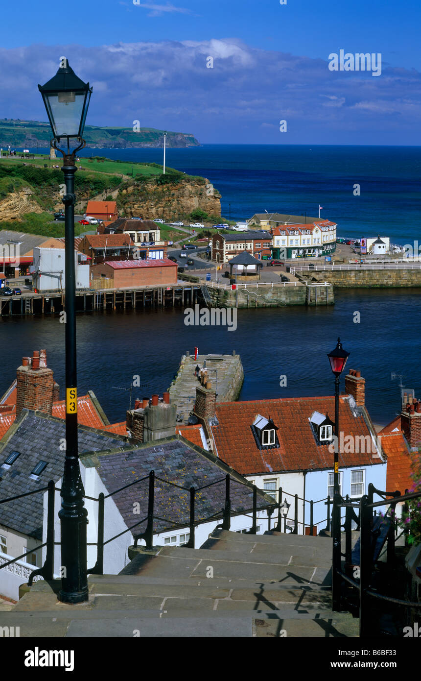 Tôt le matin, vue panoramique sur le port et la ville de Whitby, North Yorkshire Banque D'Images