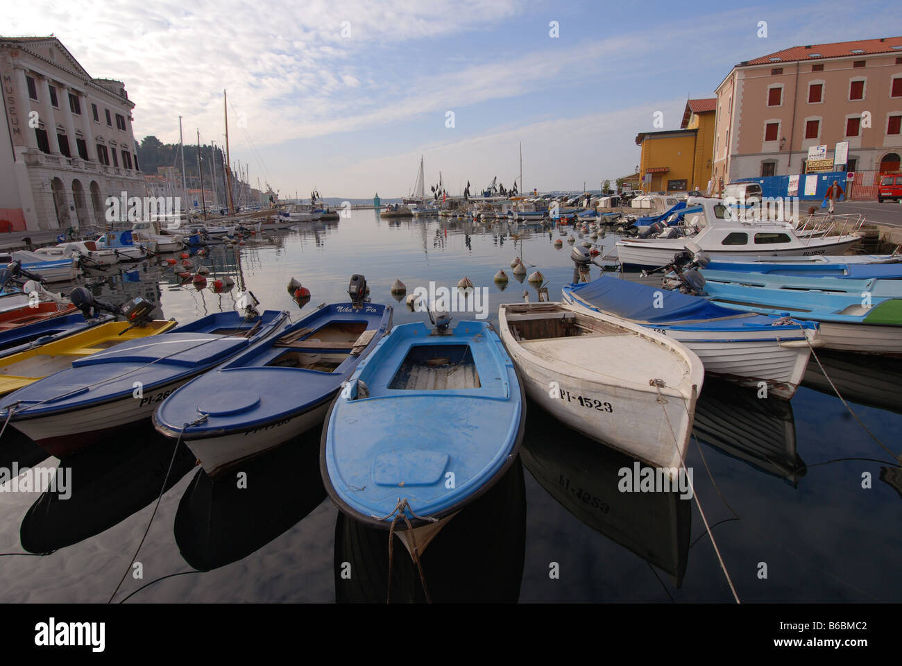 Petit Boat Harbour Town, Piran, Slovénie Mer Adriatique Banque D'Images