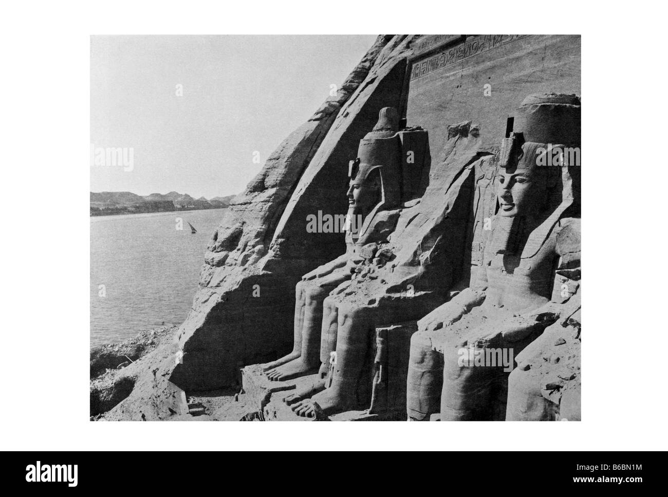 Lieu Abusimbel temple rock statue haute de 20 m environ 1250 BC 1914 image Banque D'Images