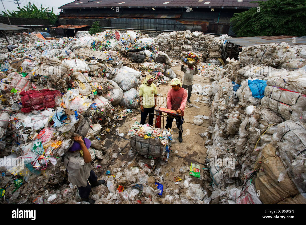 L'Indonésie, Jakarta, Java, recyclage des matières plastiques à l'industrie plastique 'Moderne' Banque D'Images