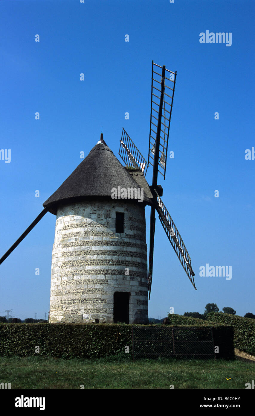 Hauville Moulin, un c 13 pierre ronde et de chaume moulin, Hauville, Normandie, France Banque D'Images