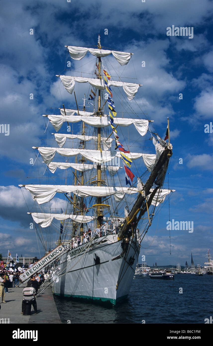Grand voilier mexicain, le 'Becuauhtemoc', dans le Port de Rouen, au cours de l'Armada de Rouen, et de la Seine, en Normandie, France Banque D'Images