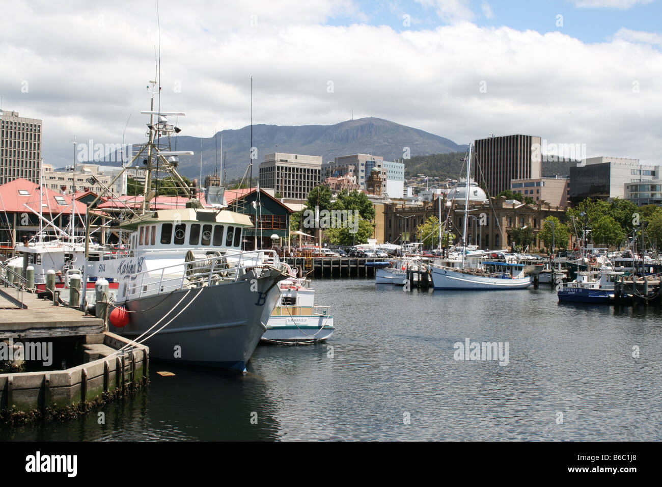 Une vue de la ville de Hobart et Mount Wellington de Constitution Dock Banque D'Images