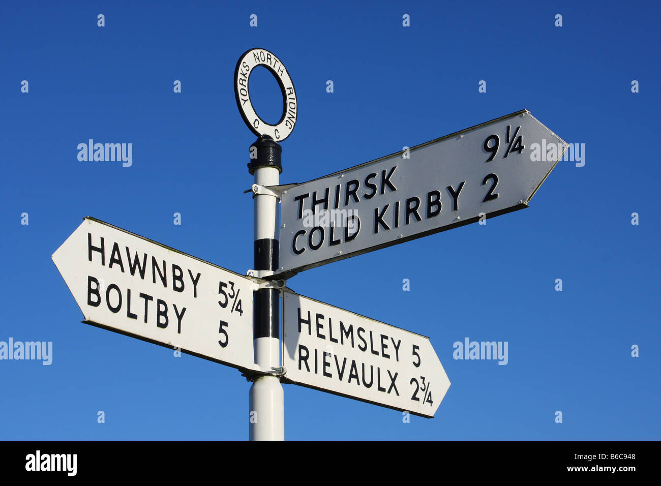 Un chemin rural sign in North Yorkshire, Angleterre, Royaume-Uni Banque D'Images