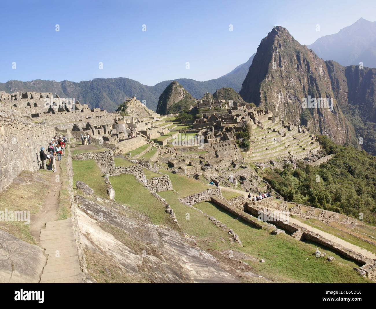 La montagne Huayna Picchu panorama surplombant les ruines Inca Machu Picchu Pérou Amérique du Sud Banque D'Images