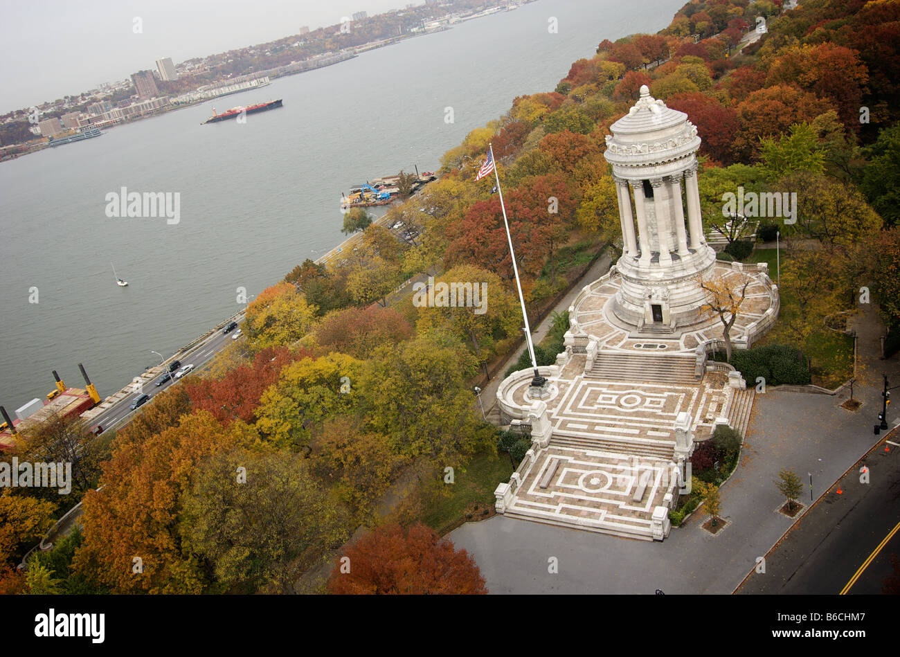 Vue aérienne du Monument aux soldats et marins et de la rivière Hudson à NEW YORK (pour un usage éditorial uniquement) Banque D'Images