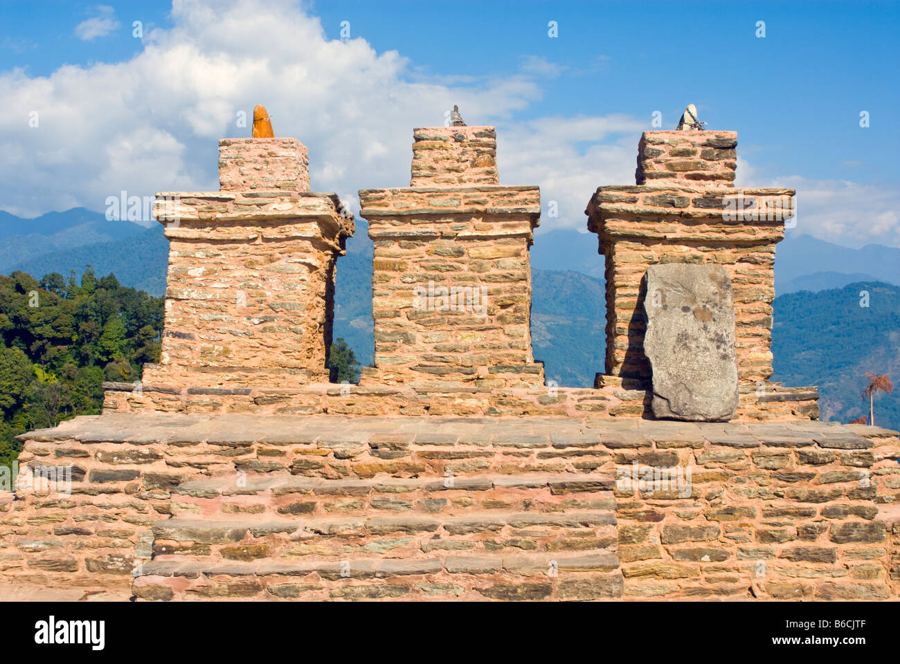 Trois Chortens à Rabdentse, l'ancienne capitale du Sikkim Banque D'Images