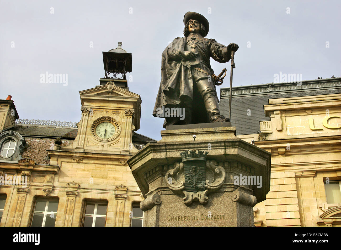 Statue de Charles De Conzacue dans la ville de Charleville-Mézières dans les Ardennes, France. Banque D'Images