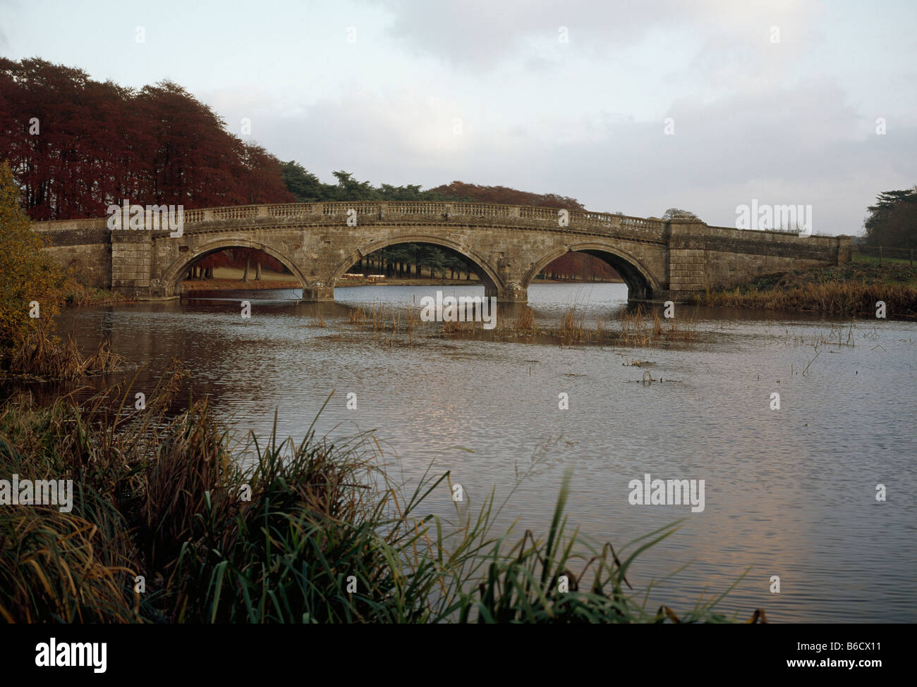 Blenheim Palace : nouveau pont par les chambres Banque D'Images