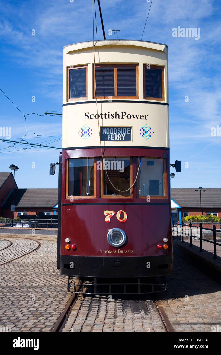 Birkenhead, Wirral, Tram à l'extérieur du Terminal de Ferry de Woodside Banque D'Images