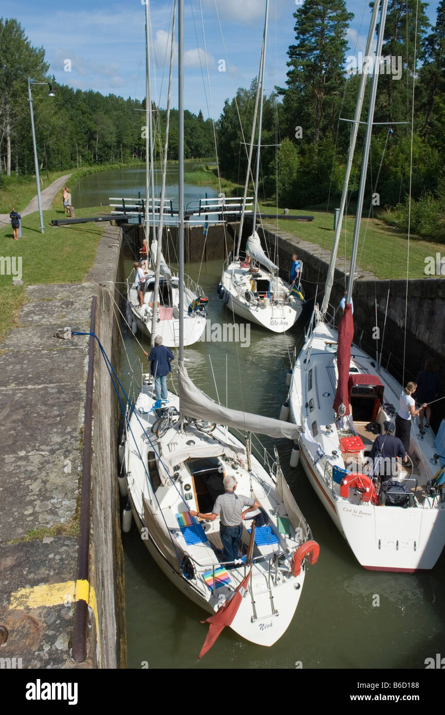 Portrait de personnes sur les voiliers en canal, Gota Canal, Suède Banque D'Images