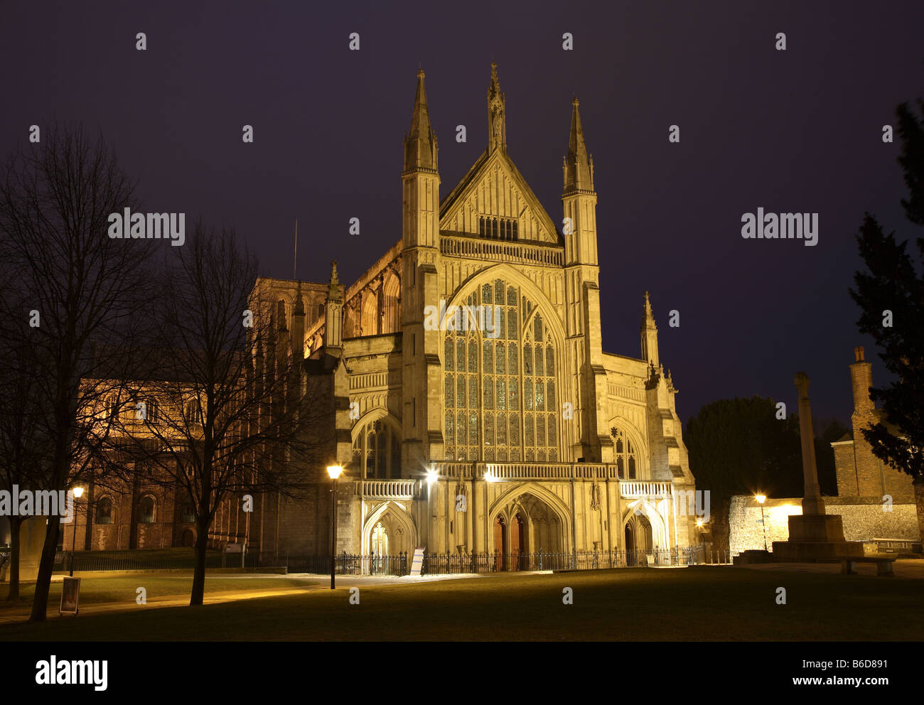 La cathédrale de Winchester la nuit UK Hampshire Banque D'Images