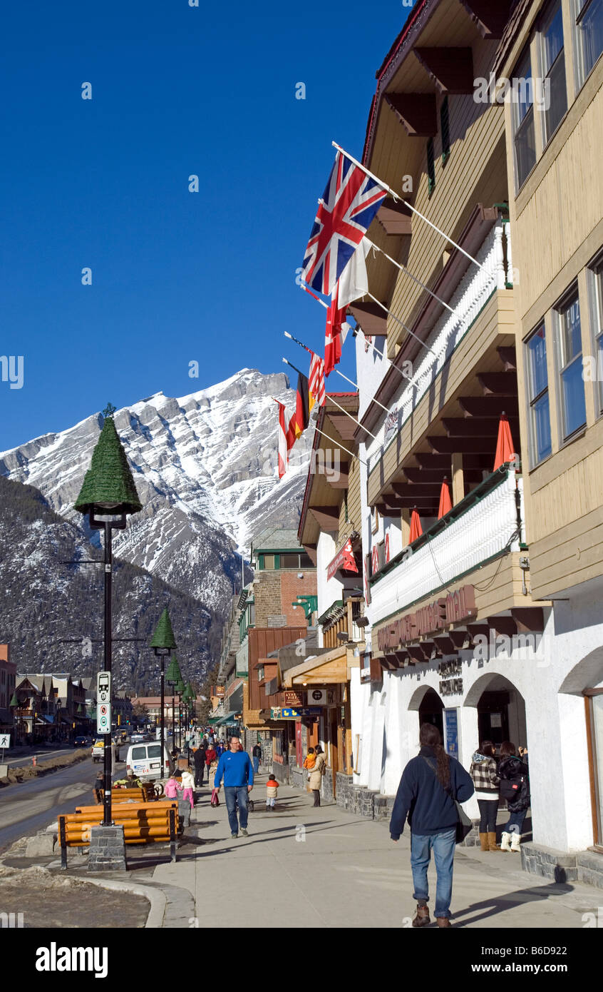 Alberta, Canada. Mont Norquay et centre-ville de Banff, parc national Banff. Banque D'Images