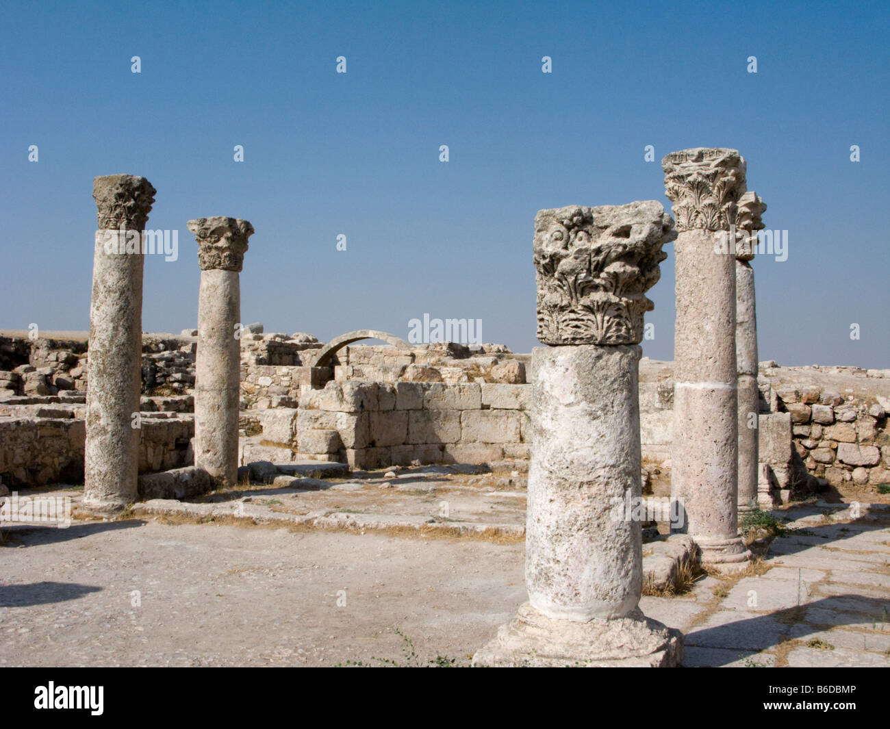 Église byzantine palais omeyyade RUINES SUR CITADEL HILLTOP AMMAN JORDANIE Banque D'Images