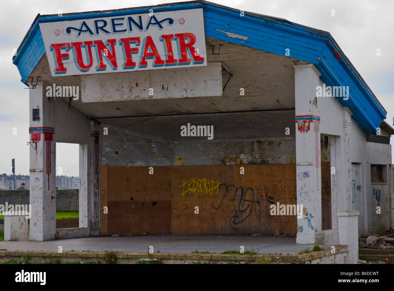 Abandonné et délabré 'band stand' besoin d'une rénovation Banque D'Images