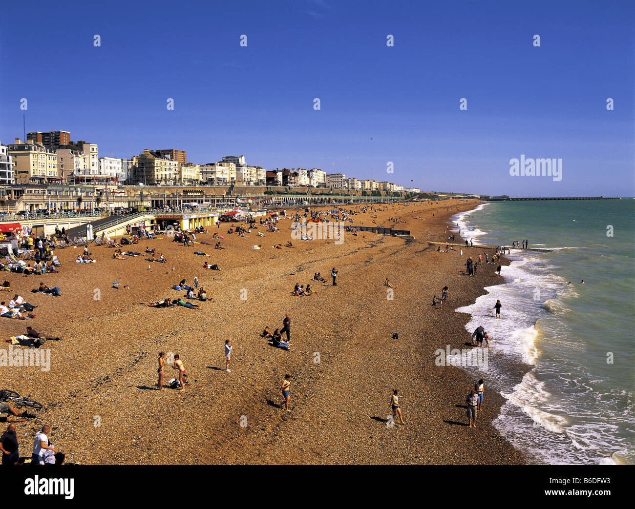Les gens sur la plage de Brighton à Sussex, Angleterre Banque D'Images