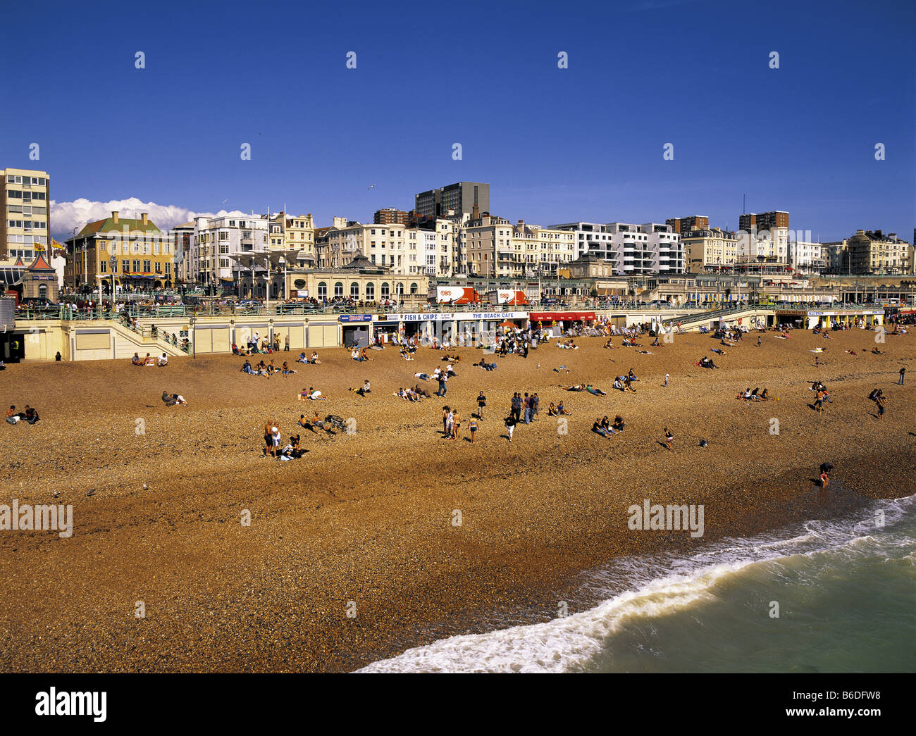 Les gens sur la plage de Brighton à Sussex, Angleterre Banque D'Images