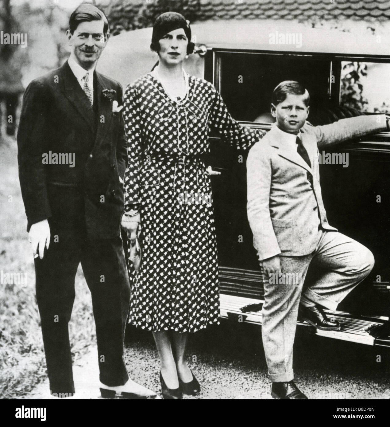 Le ROI CAROL II DE ROUMANIE avec sa seconde épouse la princesse Hélène de Grèce et leur fils Michael Banque D'Images