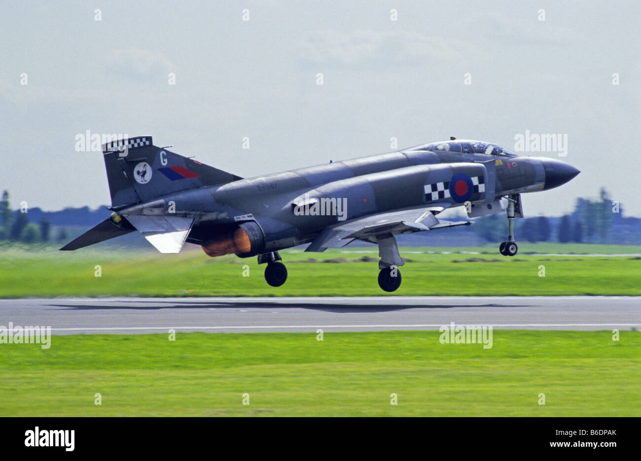RAF McDonnell Douglas Phantom FG1 est à décoller à l'Aérodrome de Mildenhall Angleterre Banque D'Images