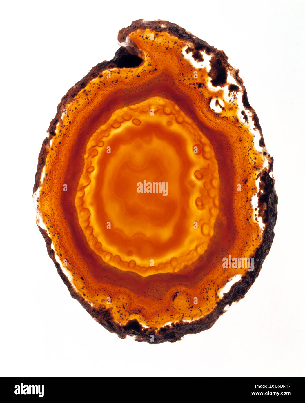 L'agate. Tranche de la minéral agate, une forme de dioxyde de silicium, quartz composé de calcédoine. Banque D'Images