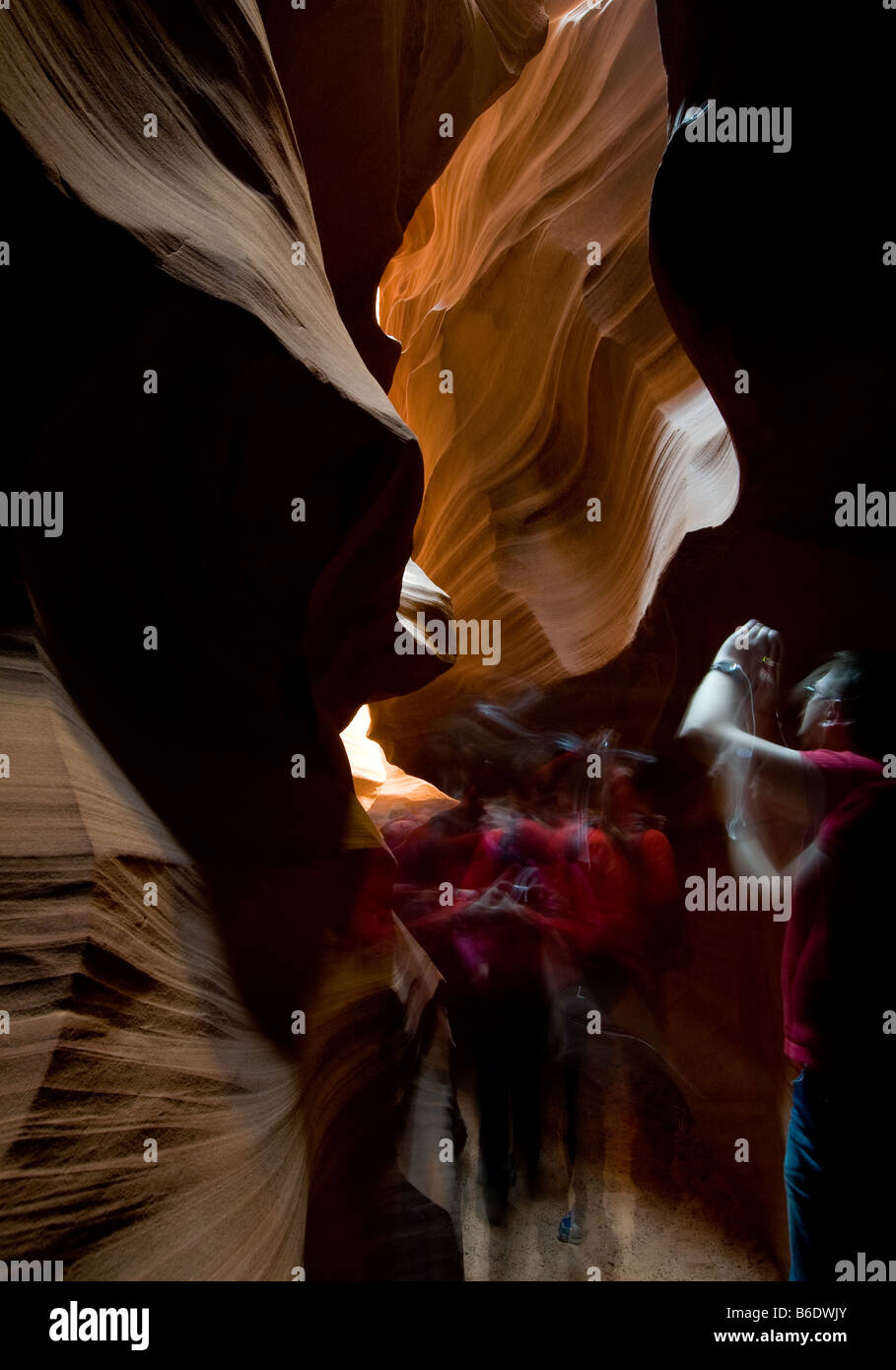 Un touriste dans la région de Antelope Canyon (Est Bighanilini'), Page, Arizona. Banque D'Images