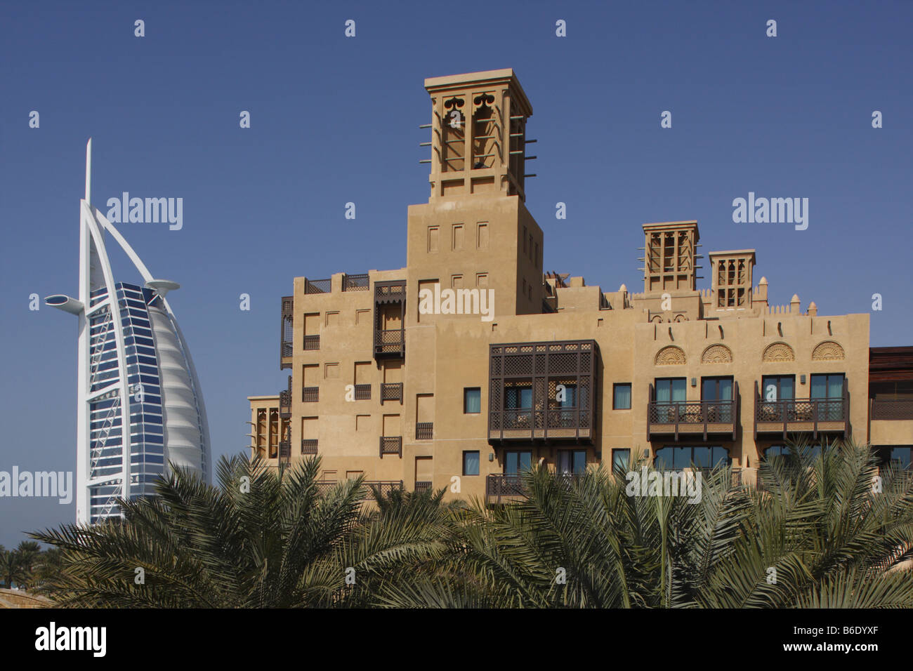 MADINAT JUMEIRAH ET L'hôtel Burj Al Arab à Dubaï Banque D'Images