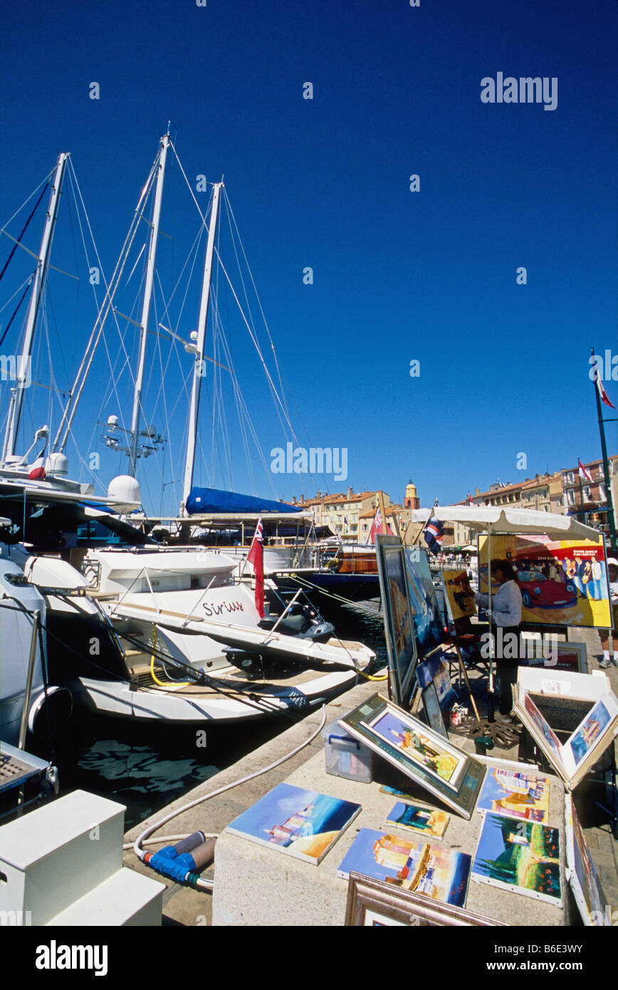 Exposition de peintres dans le port de Saint Tropez Banque D'Images