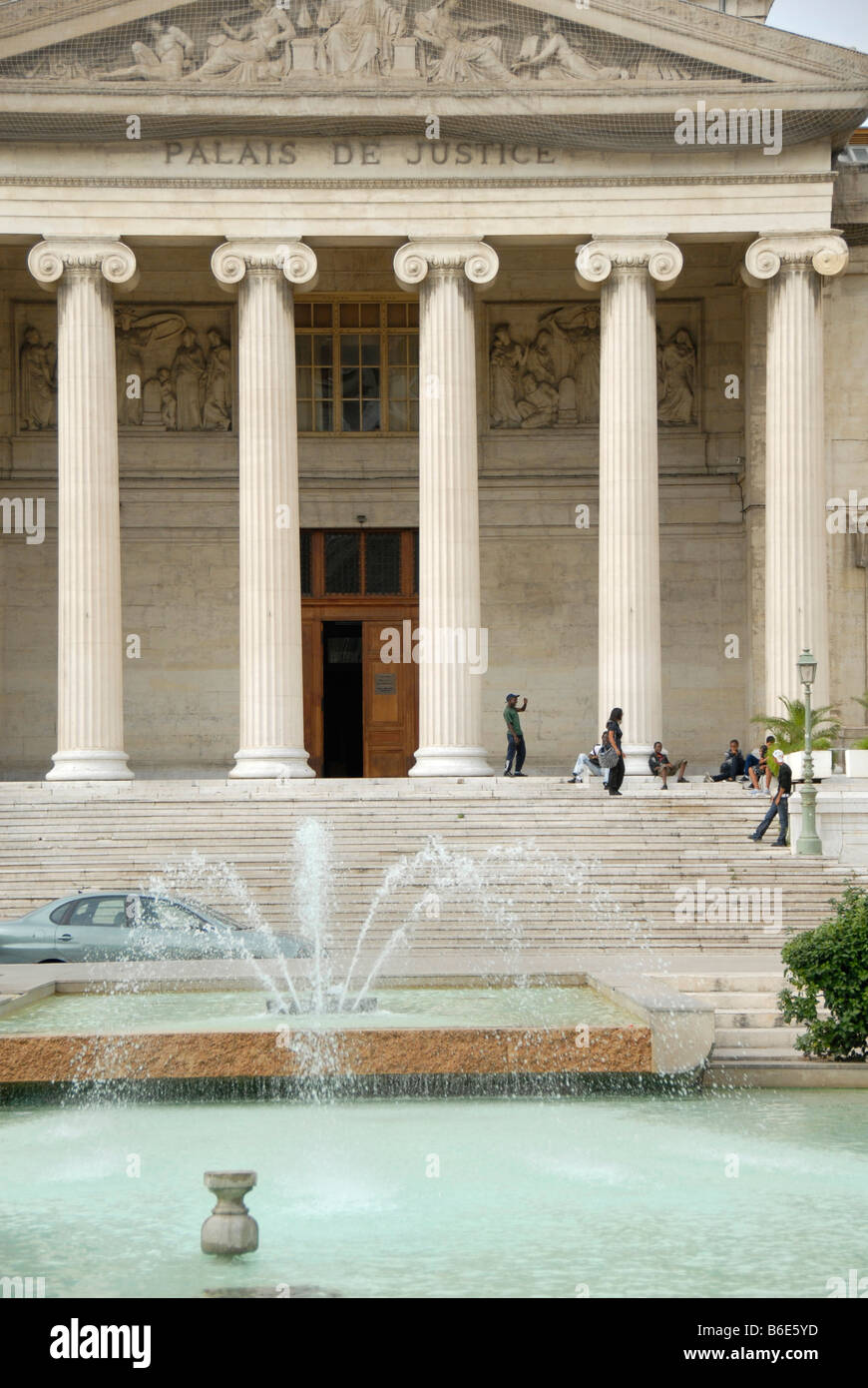 Le palais de justice et la fontaine, Marsaille, Provence, France, Europe Banque D'Images