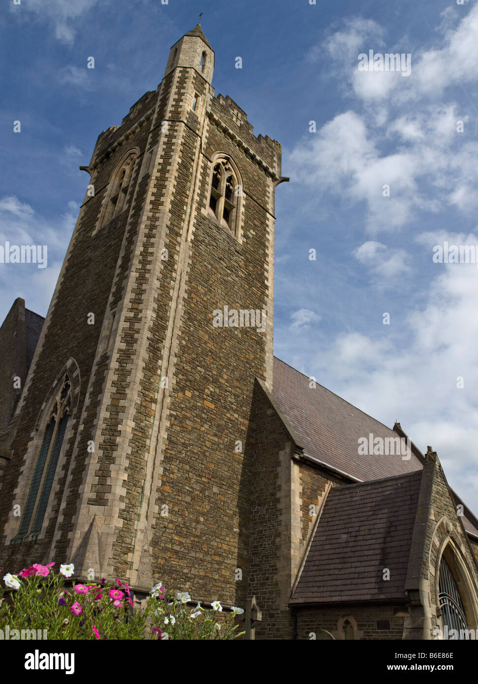 L'ÉGLISE ST MARY ABERAVON, SITE DE RICHARD LEWIS 'DIC' PENDERYN GRAVE PORT TALBOT au Pays de Galles Banque D'Images