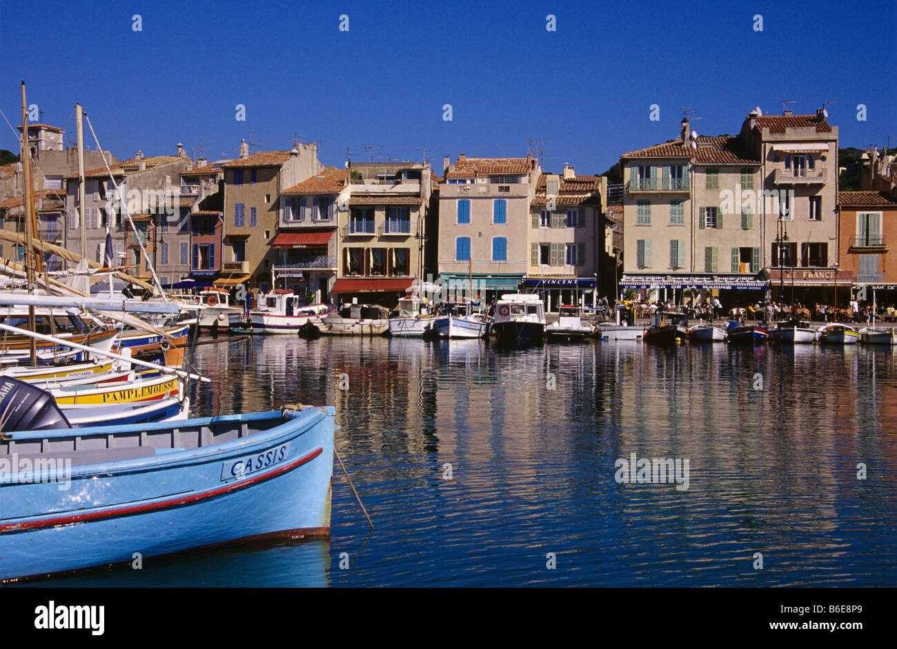 Vieux Port ou le port et les bateaux de pêche, Cassis, Provence, France Banque D'Images