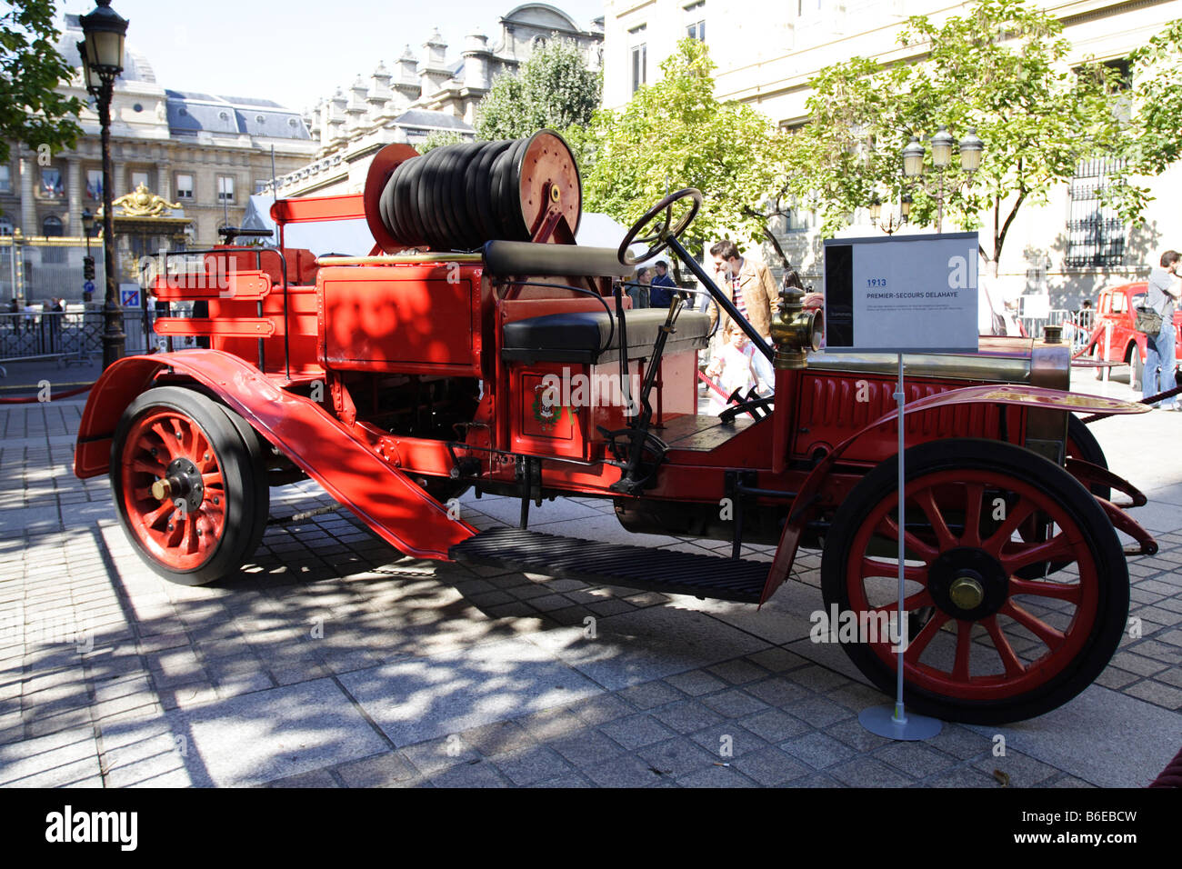 Vintage 1913 Delahaye Fire Engine. Collection de véhicules historiques sur l'affichage par l'Hôtel de Ville de Paris. Banque D'Images