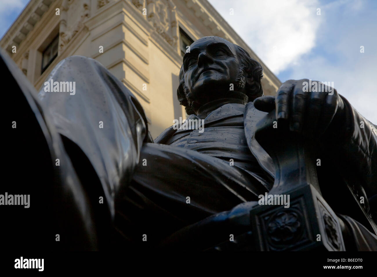 Assis monument de George Peabody Banque D'Images