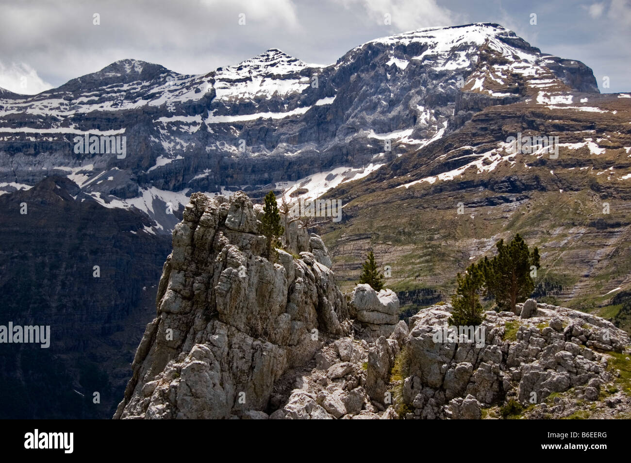 Beau Paysage Des Pyrénées La Chaîne De Montagnes Qui Sépare
