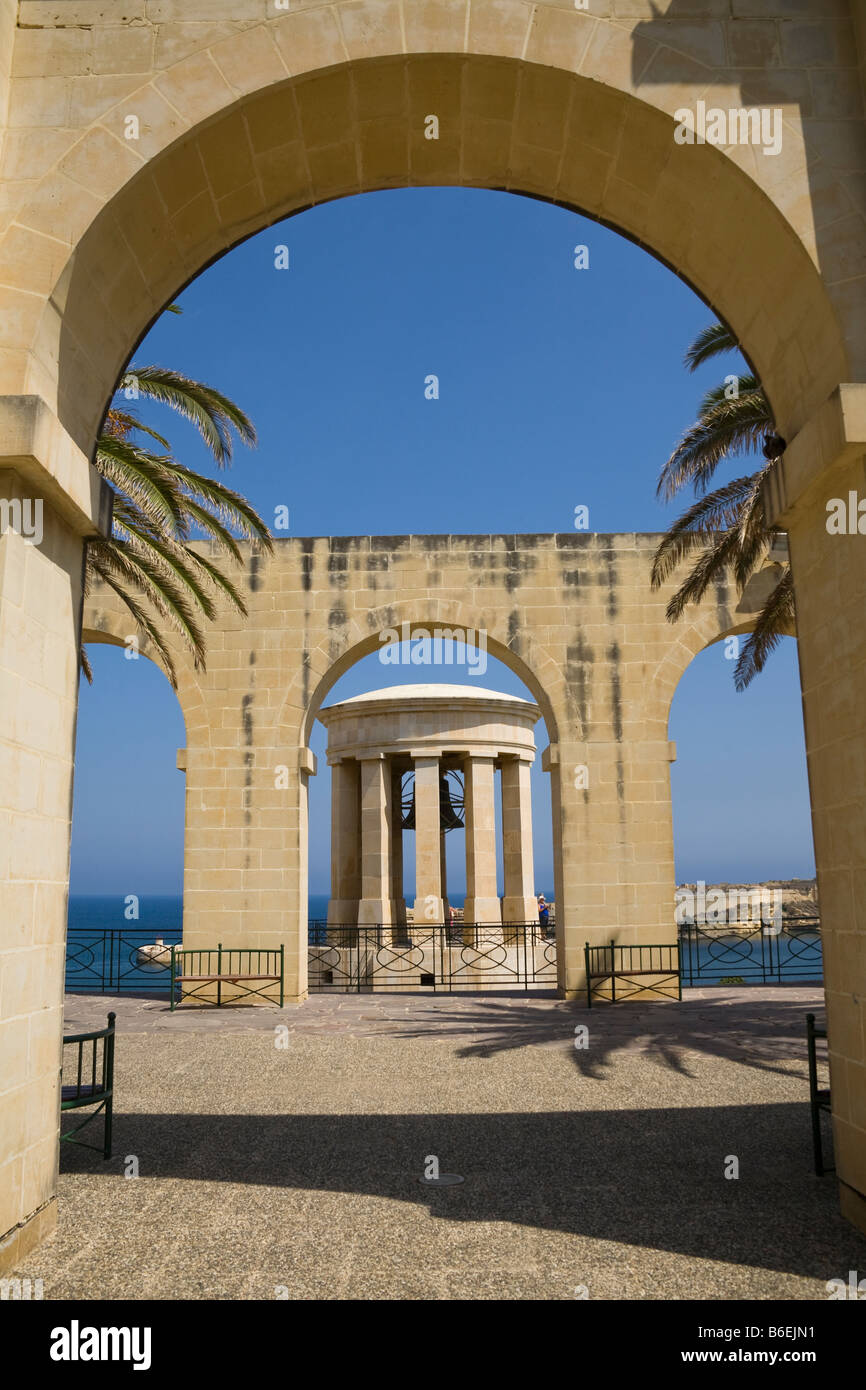 Bell siège monument, World War II Memorial, Barracca Gardens, La Valette, Malte Banque D'Images