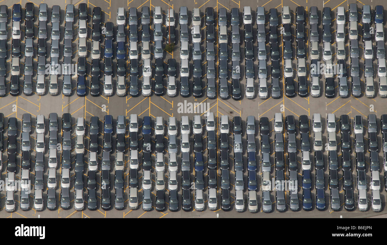 Vue aérienne de la prestation parking pour nouveau Zafira véhicules à l'usine Opel de Bochum,, Ruhr, Rhénanie du Nord-Westphalie, Allemagne Banque D'Images
