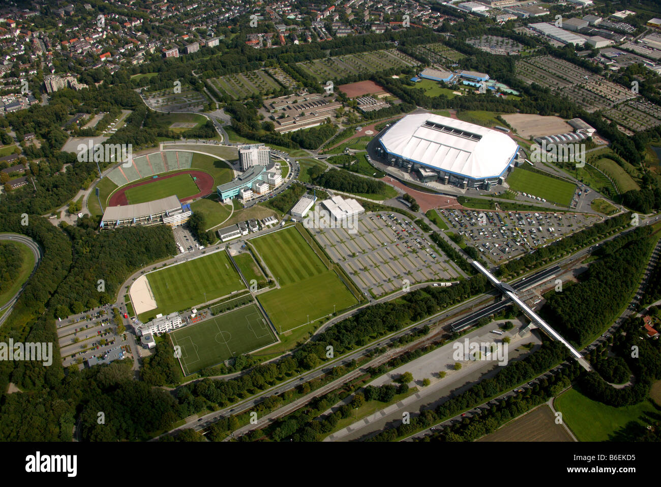 Photo aérienne, medicos.AufSchalke Arena Auf Schalke, Reha, Schalke Arena, l'ancien Park Stadium, Gelsenkirchen, Ruhr, North R Banque D'Images