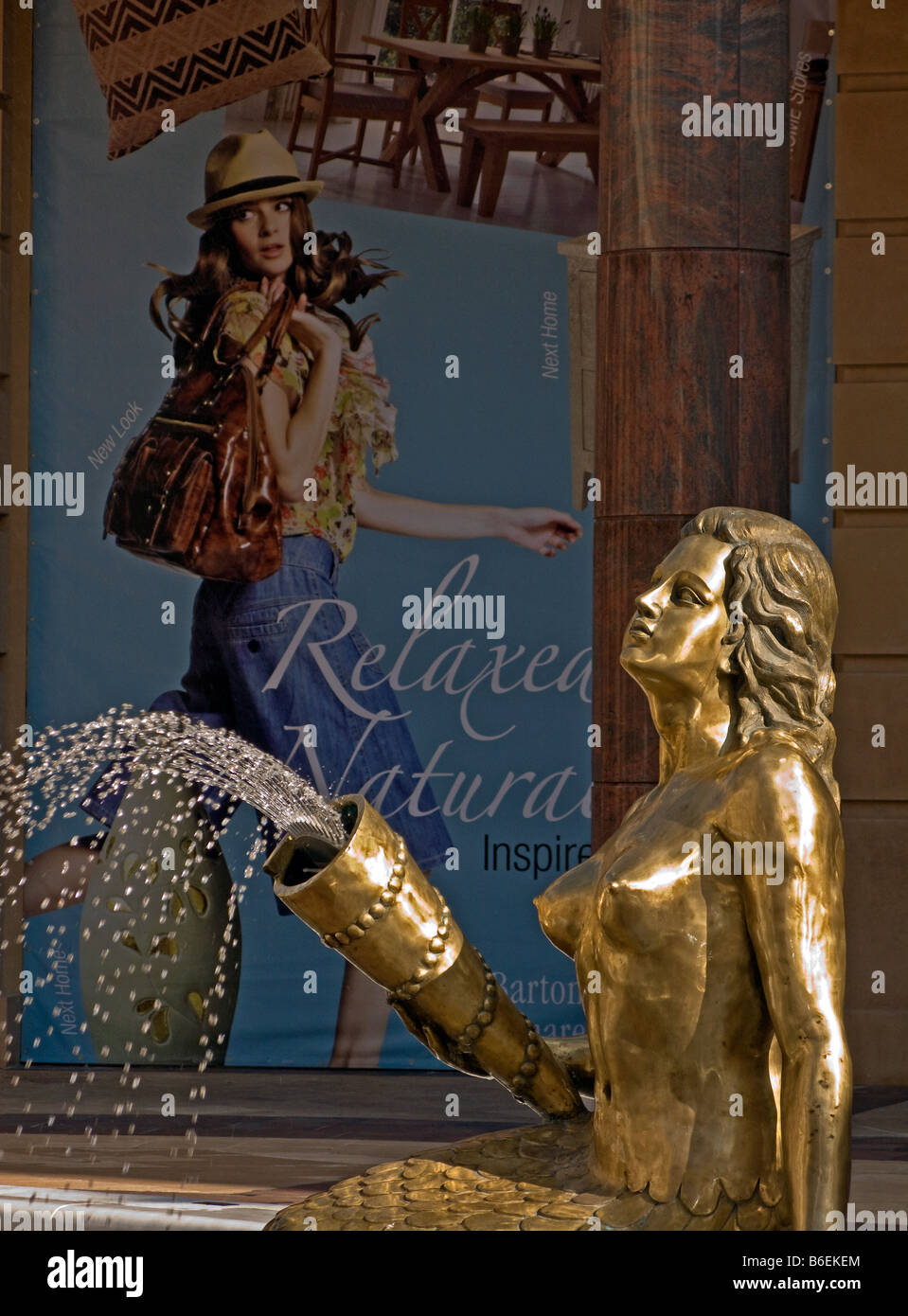 Barton Square Shopping Centre fontaine, partie de complexe commercial Trafford Park, Manchester Banque D'Images