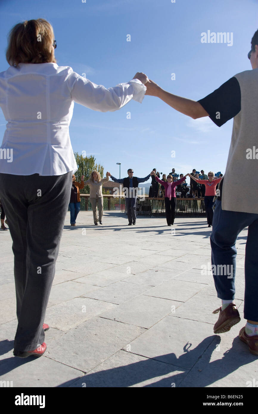 Les gens danse, danse en Sardana Sant Cugat del Valles, Barcelone, Catalogne, Espagne, Europe Banque D'Images